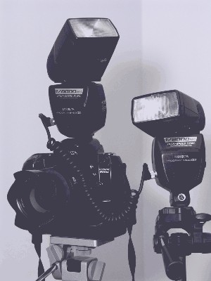Minolta 800si z dwiema lampami 5400HS połączonymi kablem CD widok z przodu